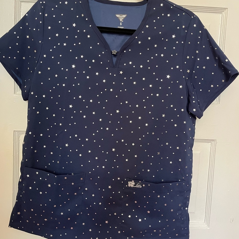 koi scrub top